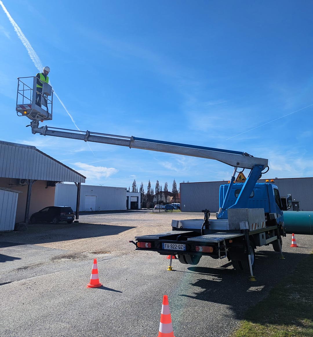 Travaux en hauteur par camion nacelle dans le Lot-et-Garonne